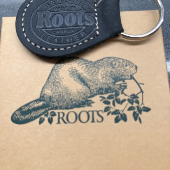 Brand New - ROOTS from Canada Black Leather Keychain. Brand new. Never used. - Picture 5 of 9